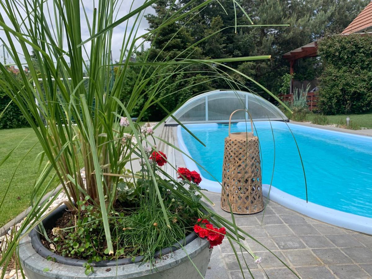 Pool & Lake Holiday Home 马克莱贝格 外观 照片